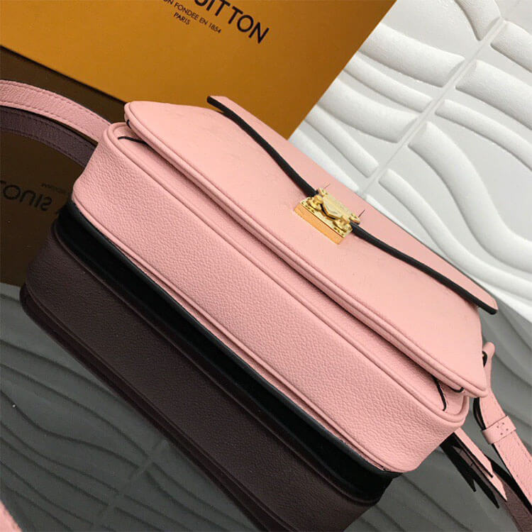 LV Pochette Metis Handbag