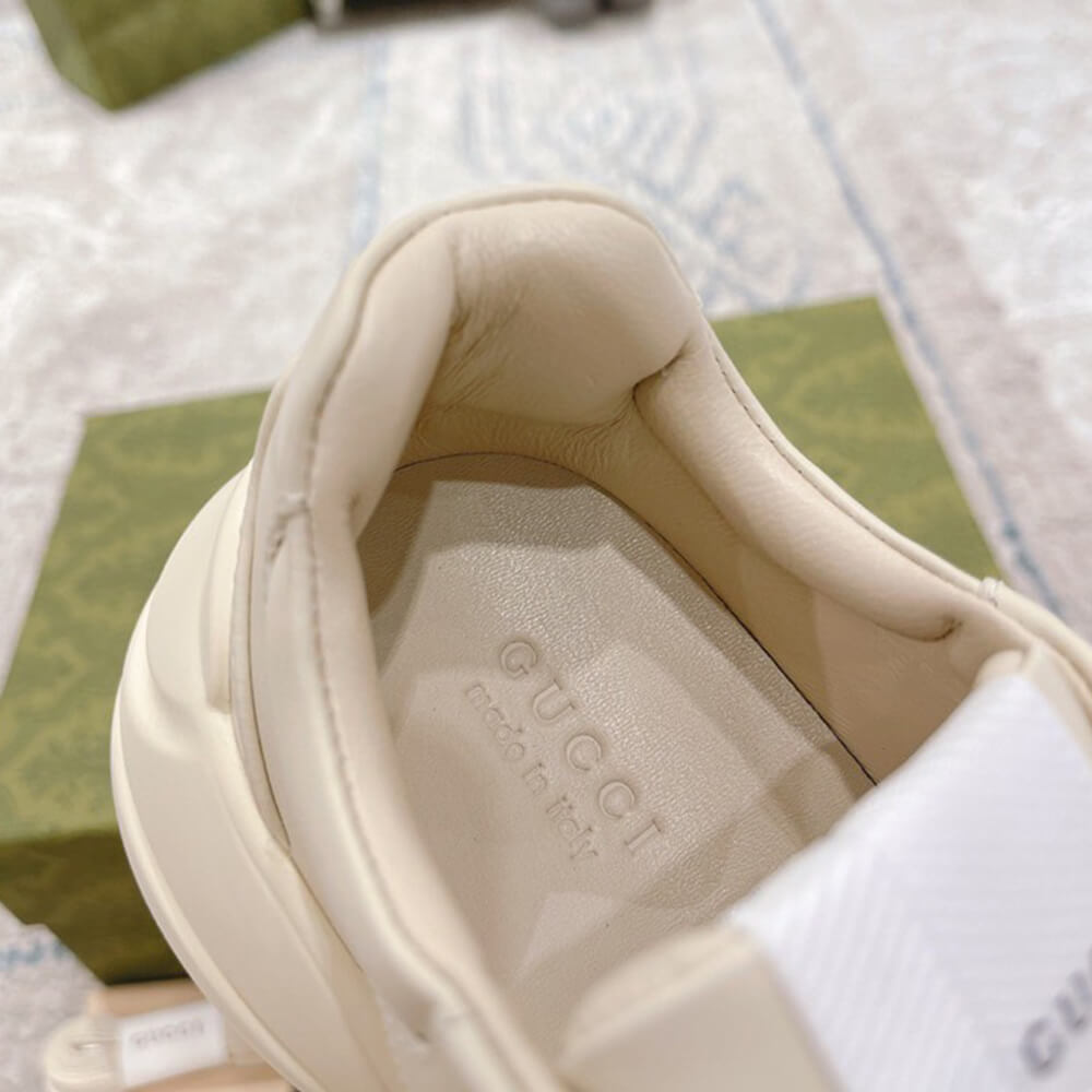 Rhyton sneaker with cat print