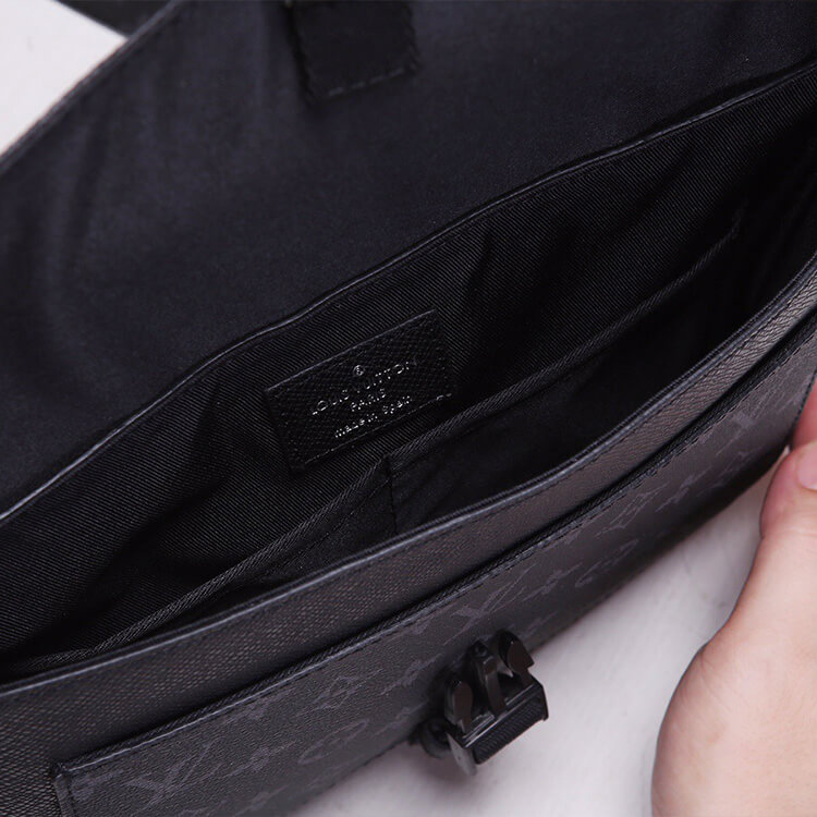 LV Outdoor Flap Messenger