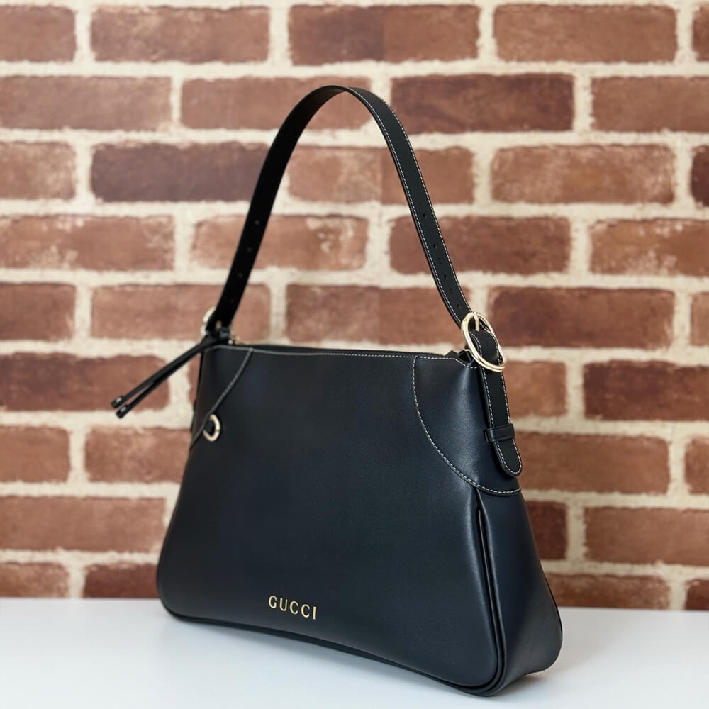 GG Emblem medium shoulder bag