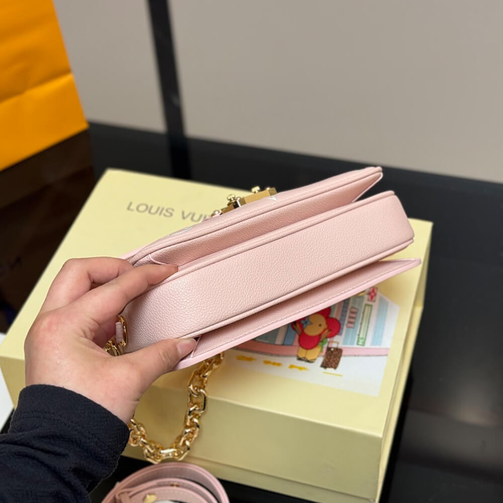 LV Pochette Métis East West