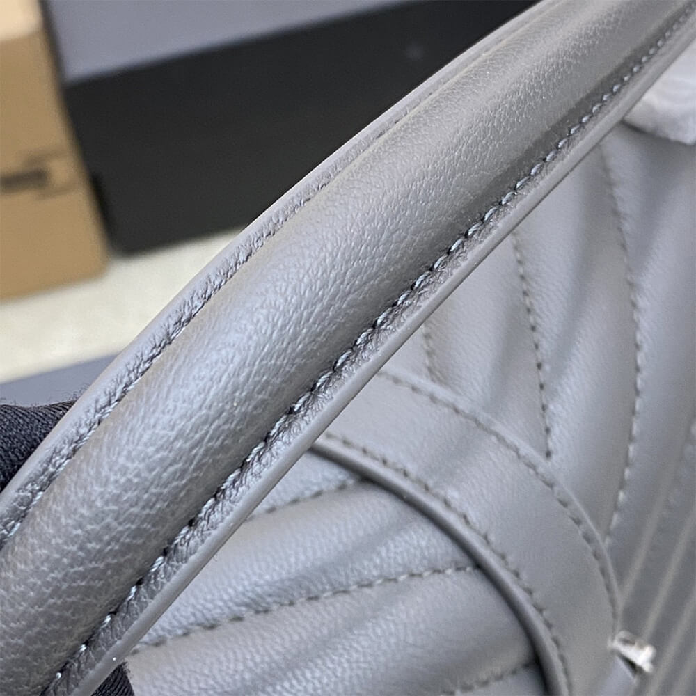 COLLEGE MEDIUM CHAIN BAG IN QUILTED LEATHER