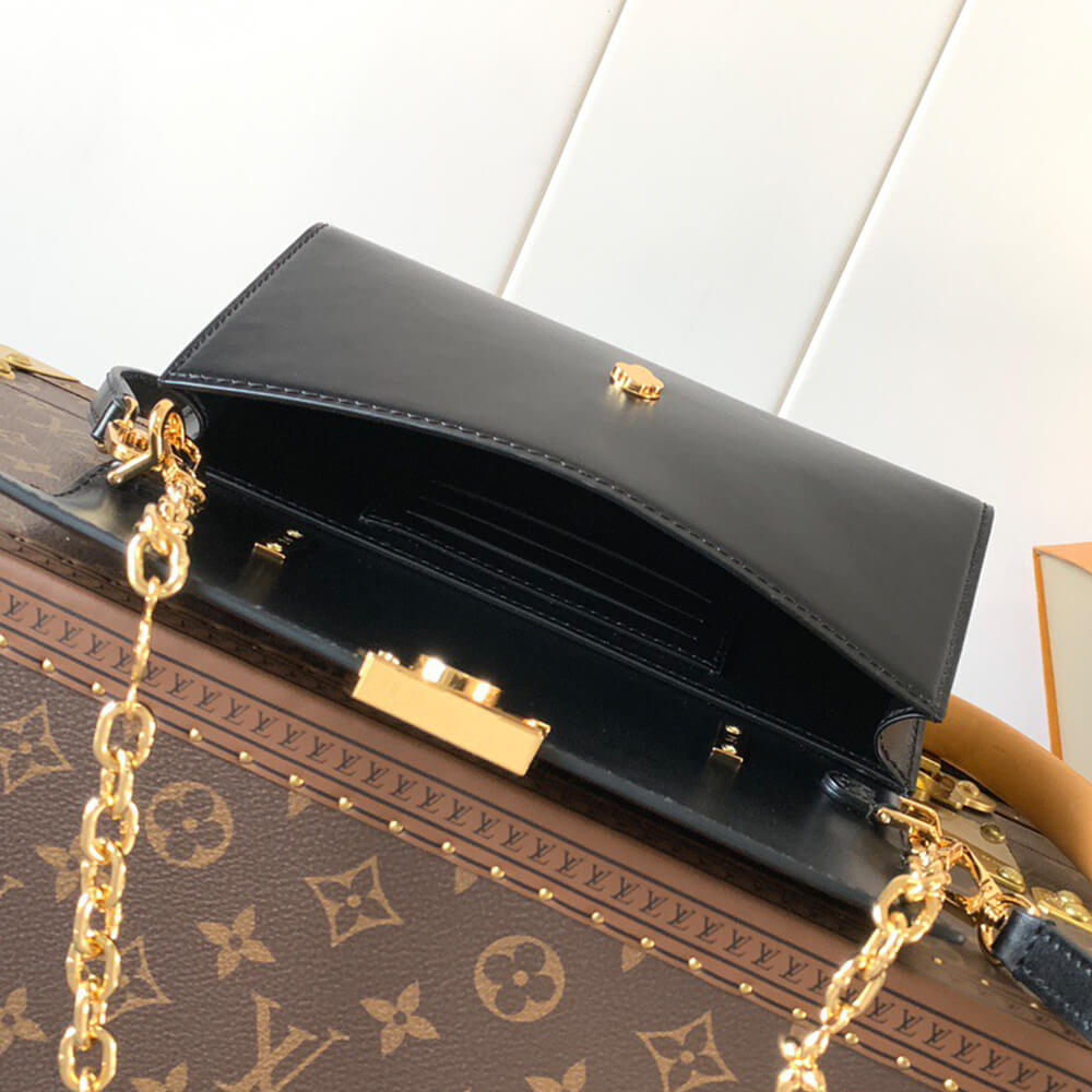 LV Wallet On Chain Capucines