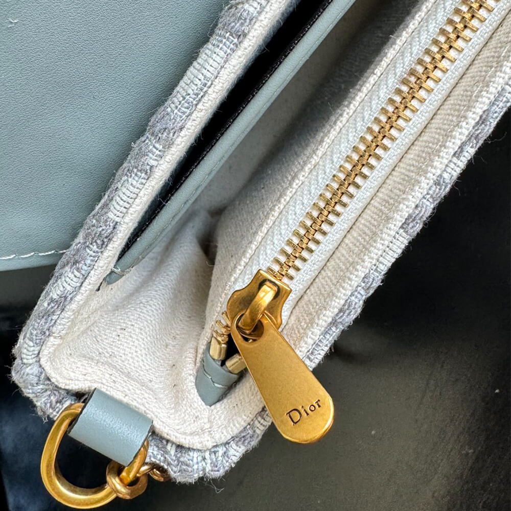 Medium Saddle Pouch with Chain