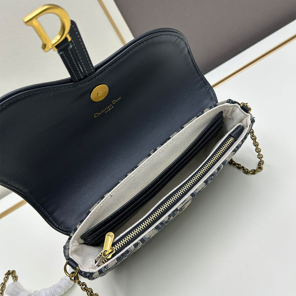 Medium Saddle Pouch with Chain