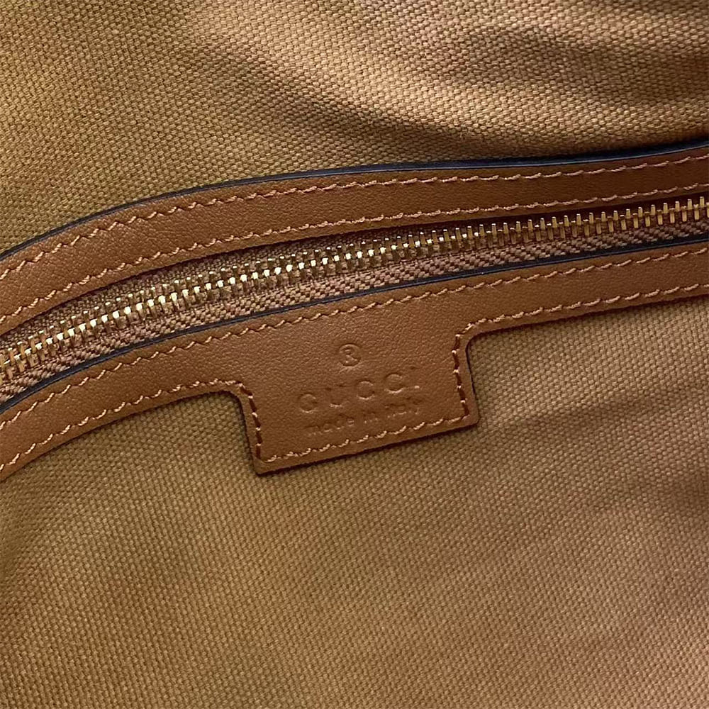 GG Emblem medium shoulder bag